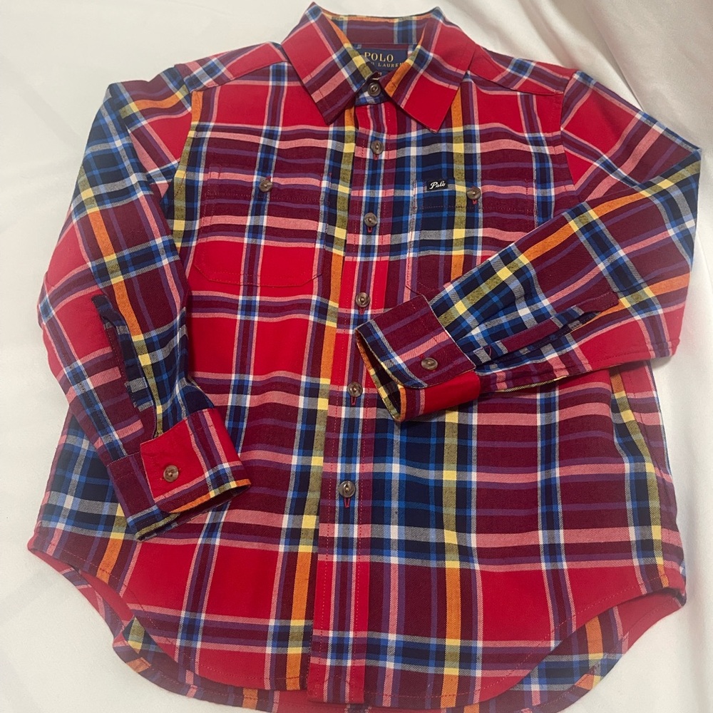 Polo Ralph Lauren 2 pocket button-down long sleeve shirt 
Boys size 4/4T